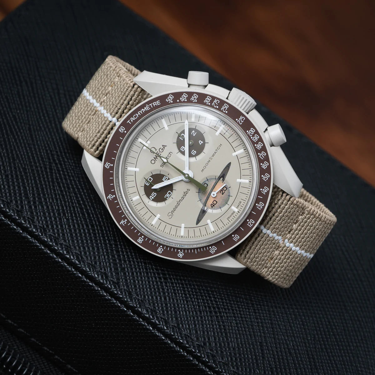 Elastic Loop khaki and white